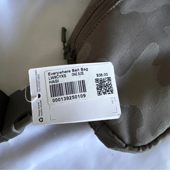 🆕🩶 OG Lululemon Everywhere Belt Bag - Heritage Camo Max Rover White Opal - Picture 4 of 8